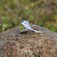 14k white gold vintage oval Peridot filigree ring