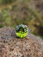 14k white gold vintage oval Peridot filigree ring