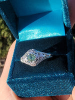 18K white gold green sapphire c.1920's filigree ring