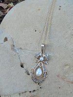 10k gold Victorian pearl BOW necklace pendant lavaliere