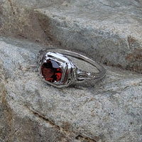 18k white gold c.1920's Art Deco garnet filigree ring