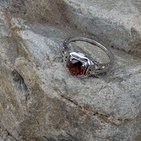 18k white gold c.1920's Art Deco garnet filigree ring