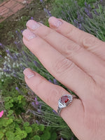 18k white gold c.1920's Art Deco garnet filigree ring
