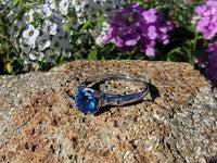 Platinum blue sapphire & baguette diamond estate ring