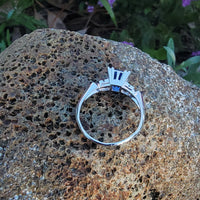 Platinum blue sapphire & diamond estate ring